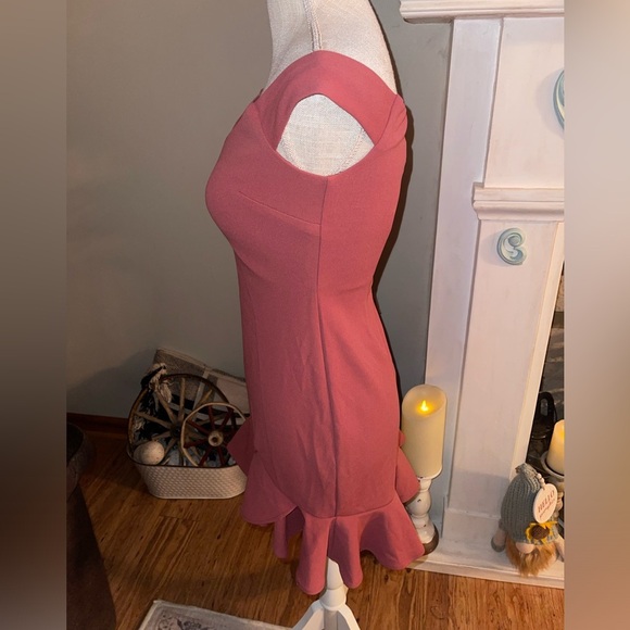 Hello Molly mini ruffled slightly off shoulder dress. NWT. Size 4🩷 - Picture 5 of 10